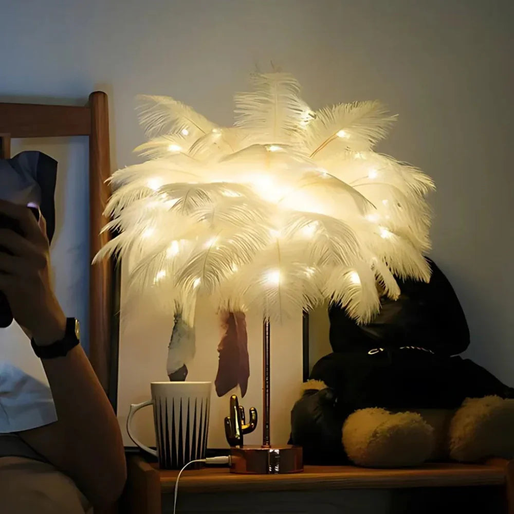 Aurora Feather-lampe – Elegant mykt lys for hjem og dekor