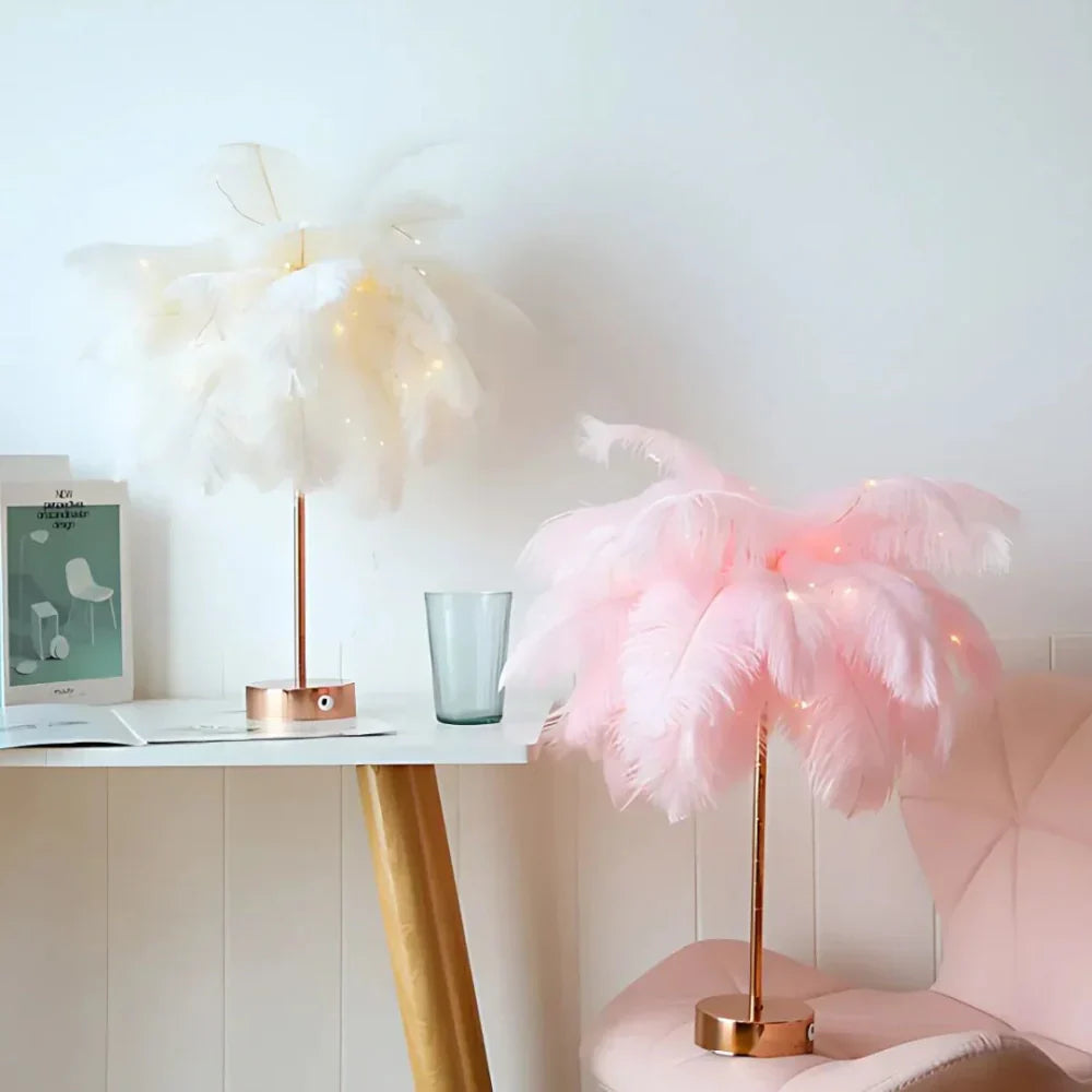 Aurora Feather-lampe – Elegant mykt lys for hjem og dekor