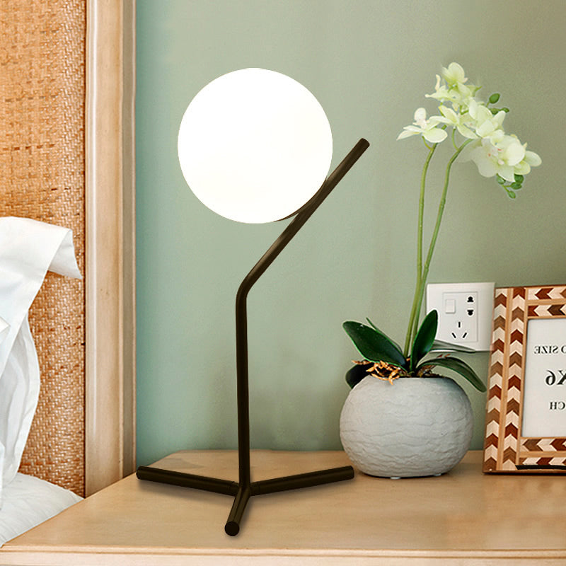 Weißer Glasschirm Globus Schreibtischlampe Modernismus 1 Licht Schlafzimmer Schreibtischbeleuchtung