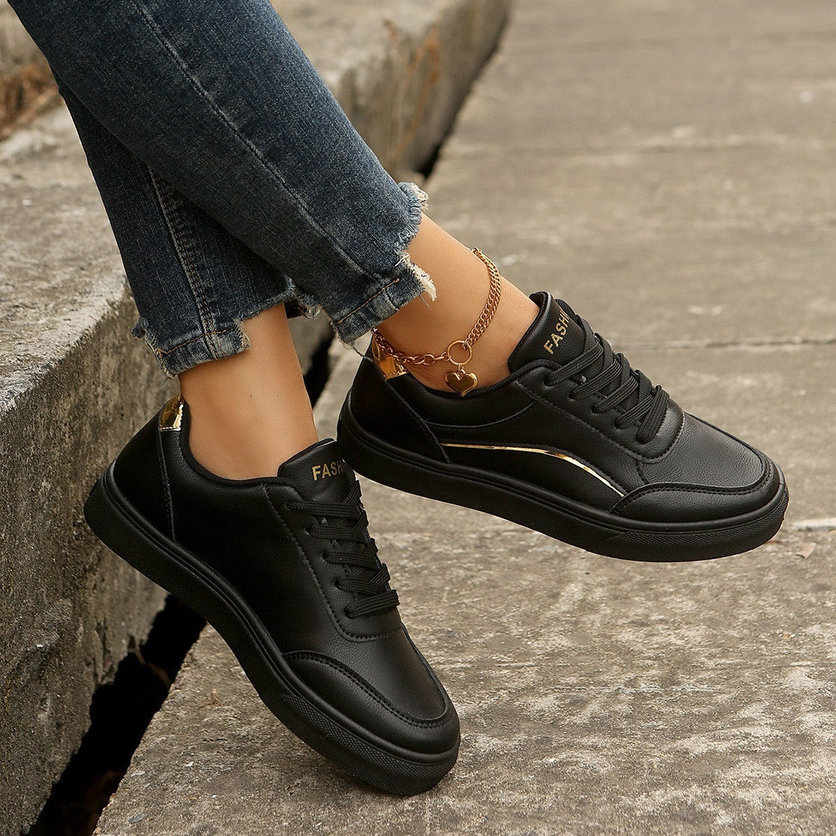 SNEAKERS NOIRES CHIC & TENDANCE