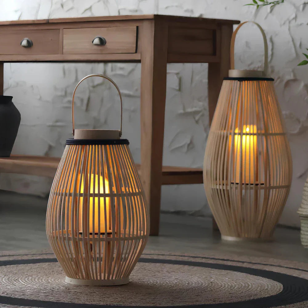 Lanterne en bambou tissée à la main Aurora – Lumière LED bohème rustique