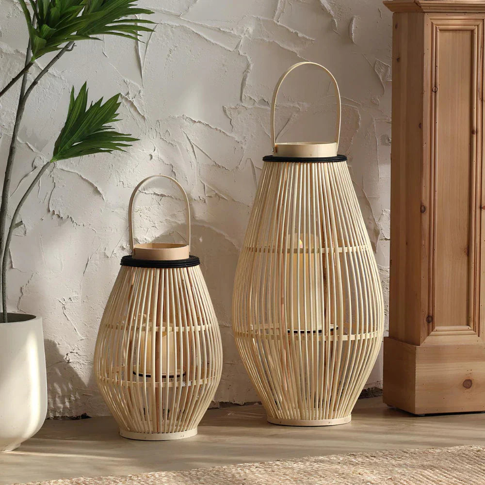 Lanterne en bambou tissée à la main Aurora – Lumière LED bohème rustique
