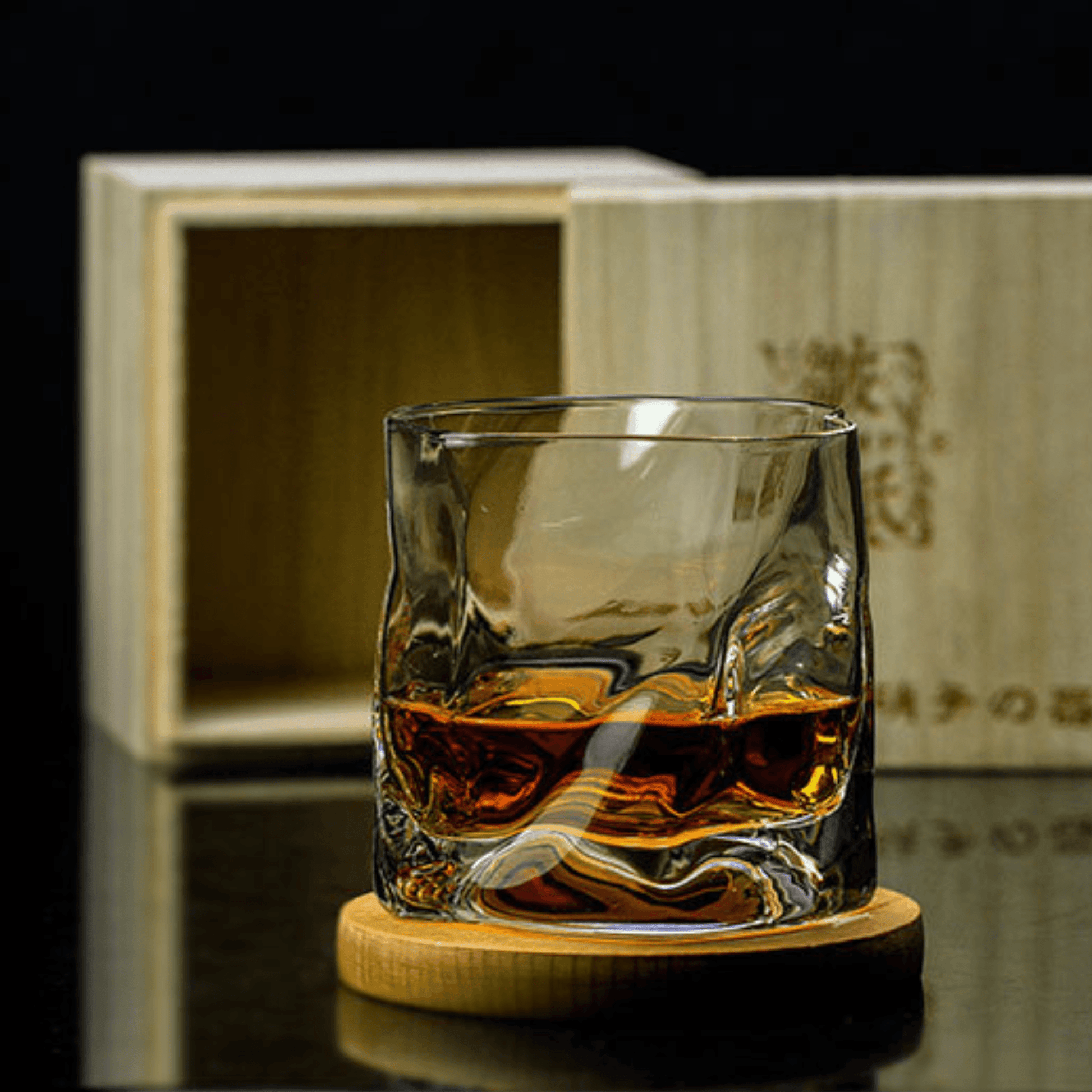 Japonská Edo Kiriko sklenice na whisky s krčeným tělem