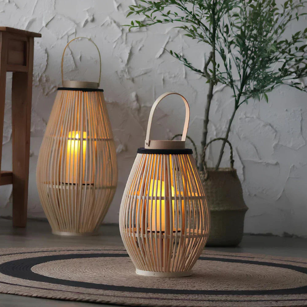 Lanterne en bambou tissée à la main Aurora – Lumière LED bohème rustique