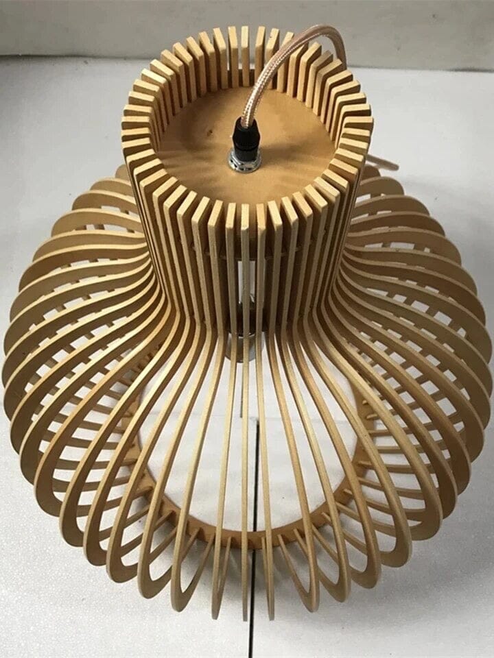 ثريا قفص الطيور
