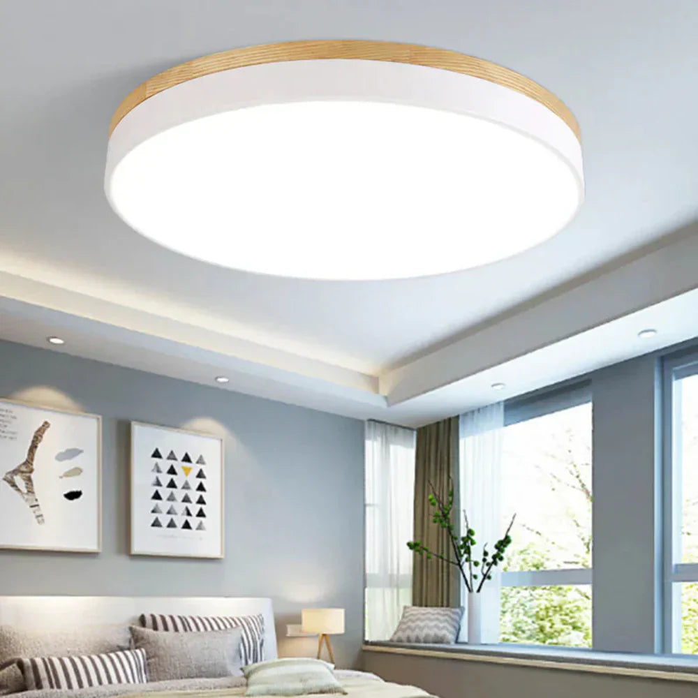Taklampe laget av naturlig tre - Nordisk minimalistisk design