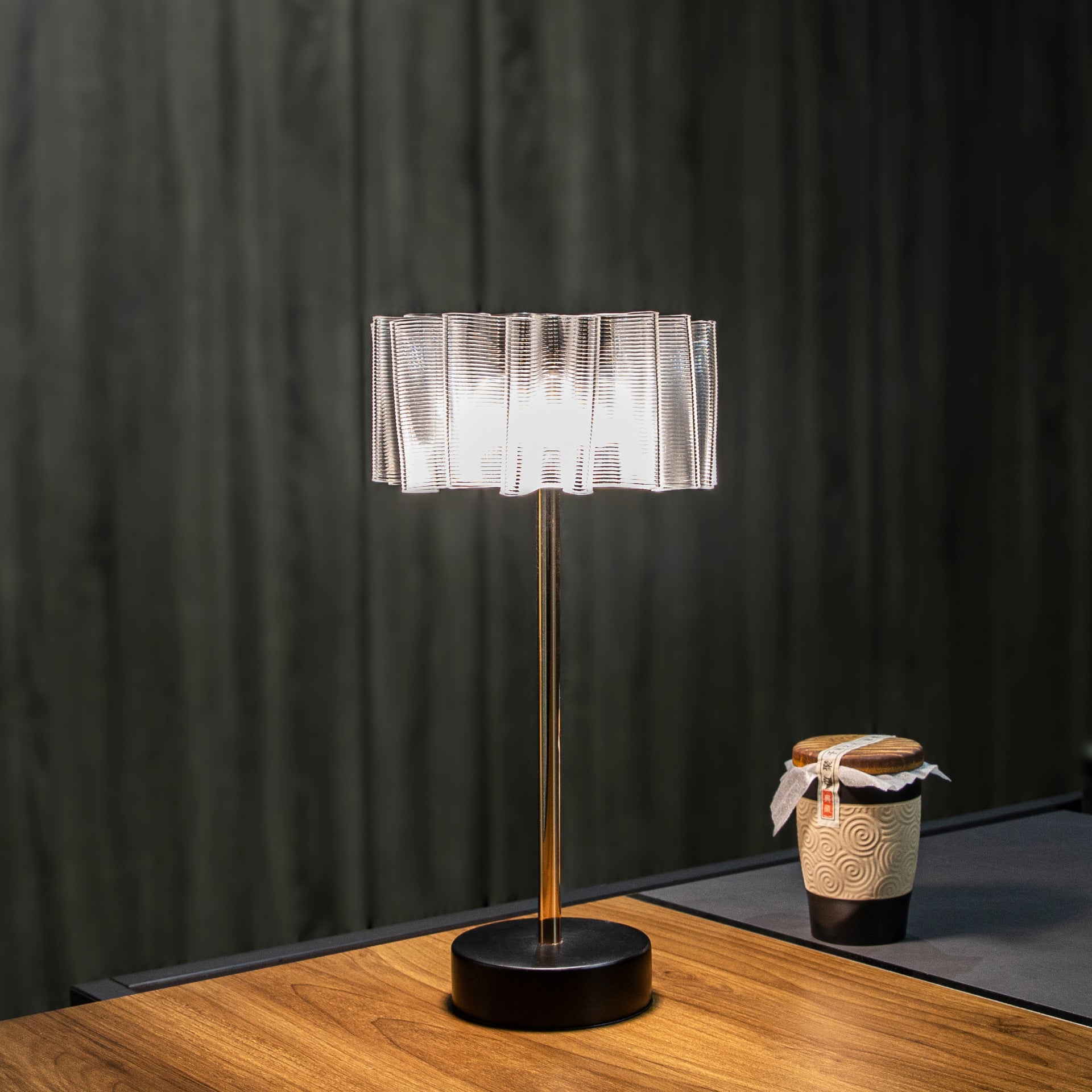 LED-Tischlampe – modernes Design mit elegantem Touch-Bedienfeld