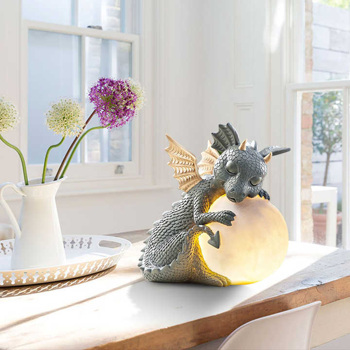 Trädgårdsstaty - Draconis - Solbelysning - Staty av drake i harts med lampa