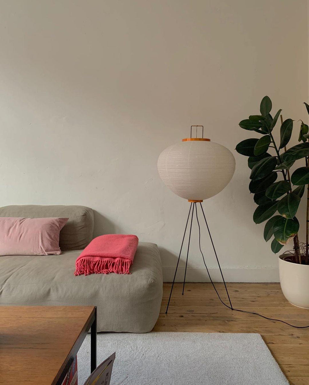 Hikaru – Rice Paper Floor Lamp