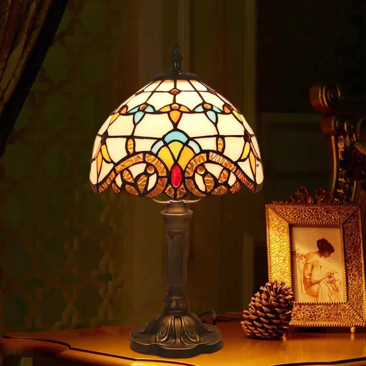 Lampe en vitrail style Tiffany vintage – Éclairage d'ambiance élégant
