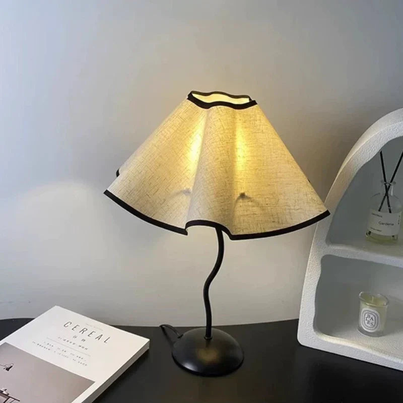 Vågig Bordslampa