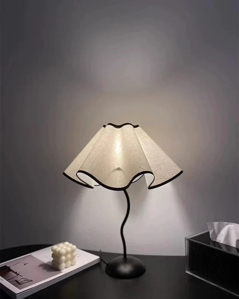 Vågig Bordslampa