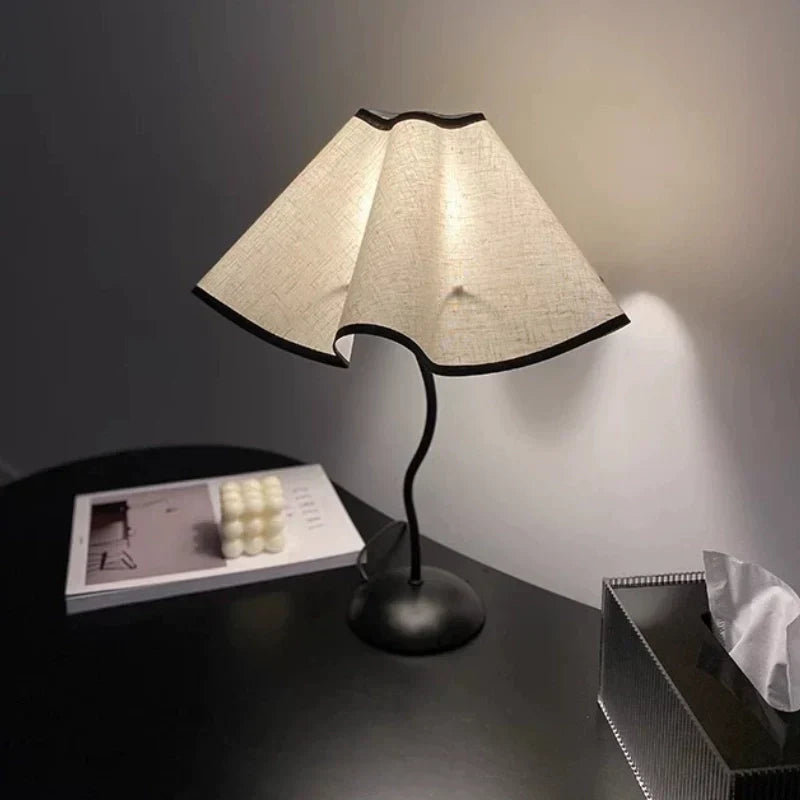 Vågig Bordslampa