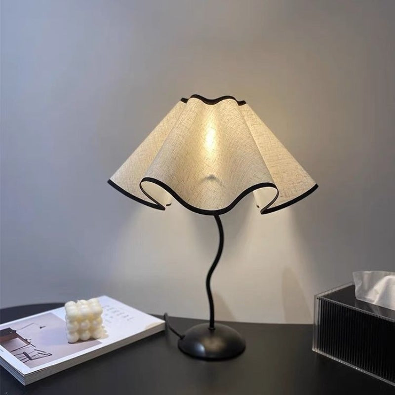 Vågig Bordslampa