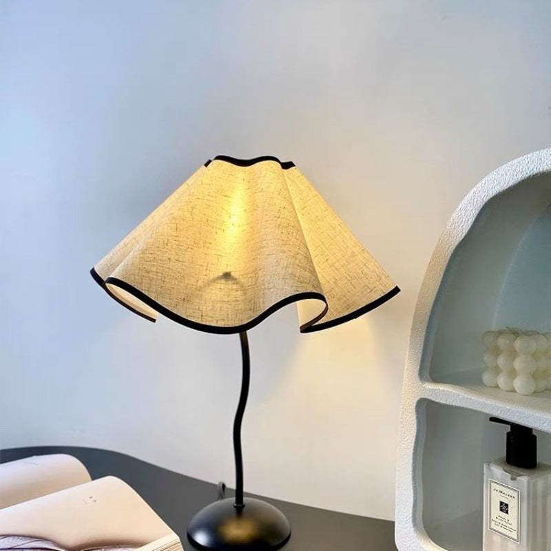Vågig Bordslampa