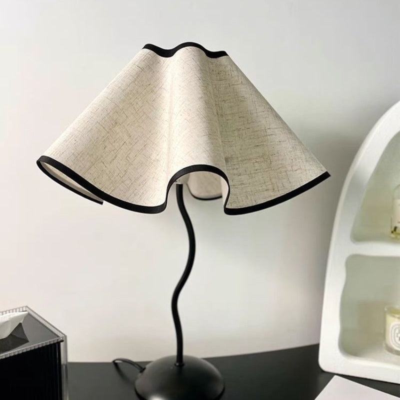 Vågig Bordslampa