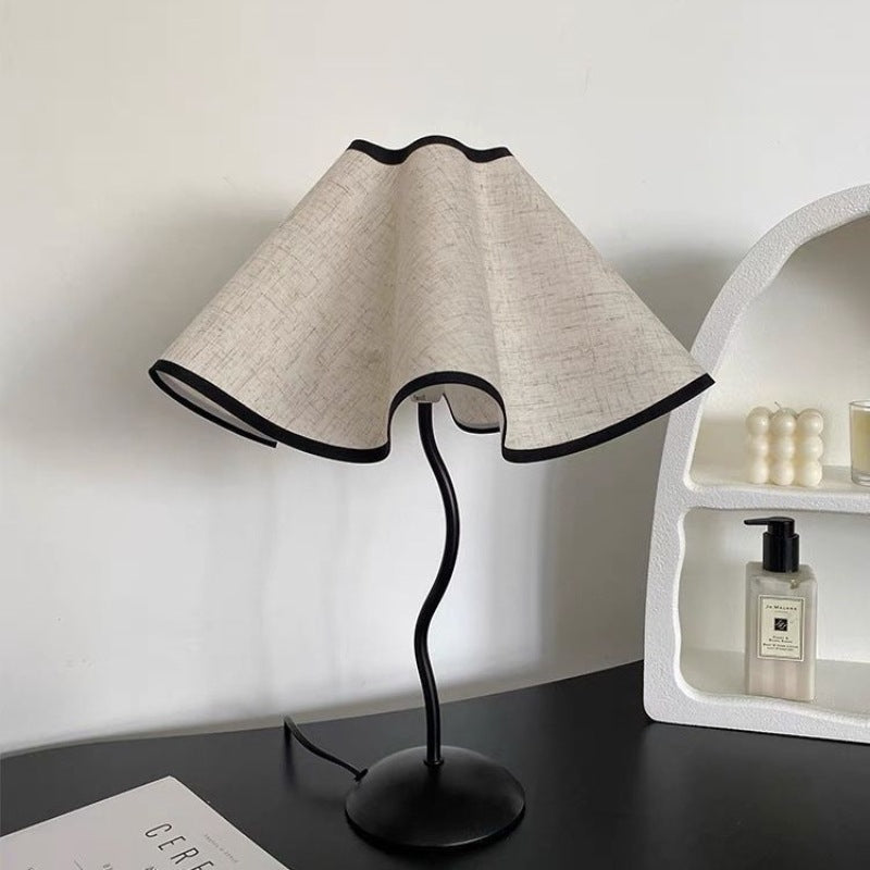 Vågig Bordslampa