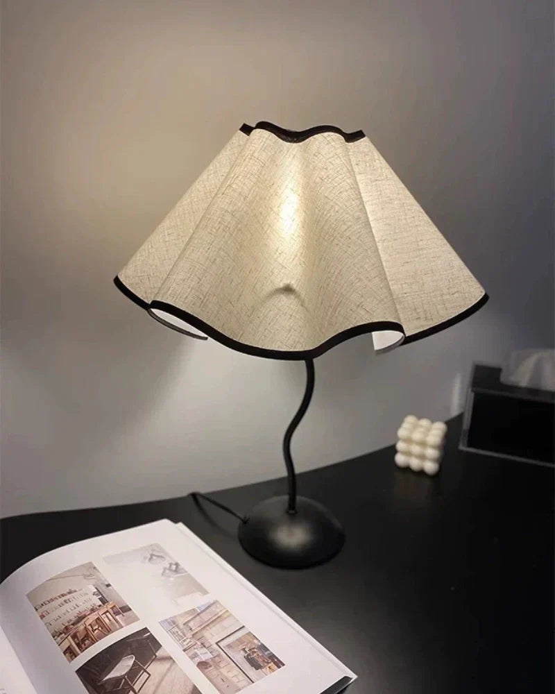 Vågig Bordslampa