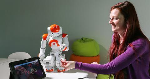 High-Tech Künstliche Intelligenz Roboter – Fortschrittlicher humanoider Begleiter